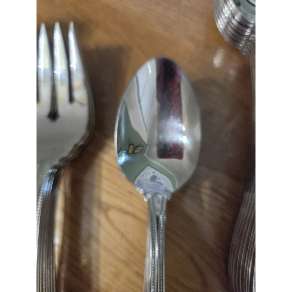 ONEIDA Stainless Arbor-American Harmony 37 Piece Stainless Set
